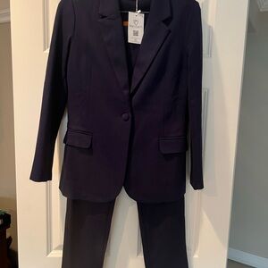 NWT Women’s Navy Suit Blazer and Pants Set Size 8